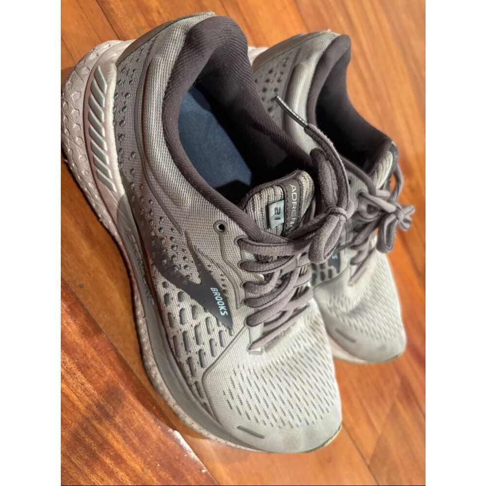 Brooks Adrenaline GTS 21 women’s running shoes size 8